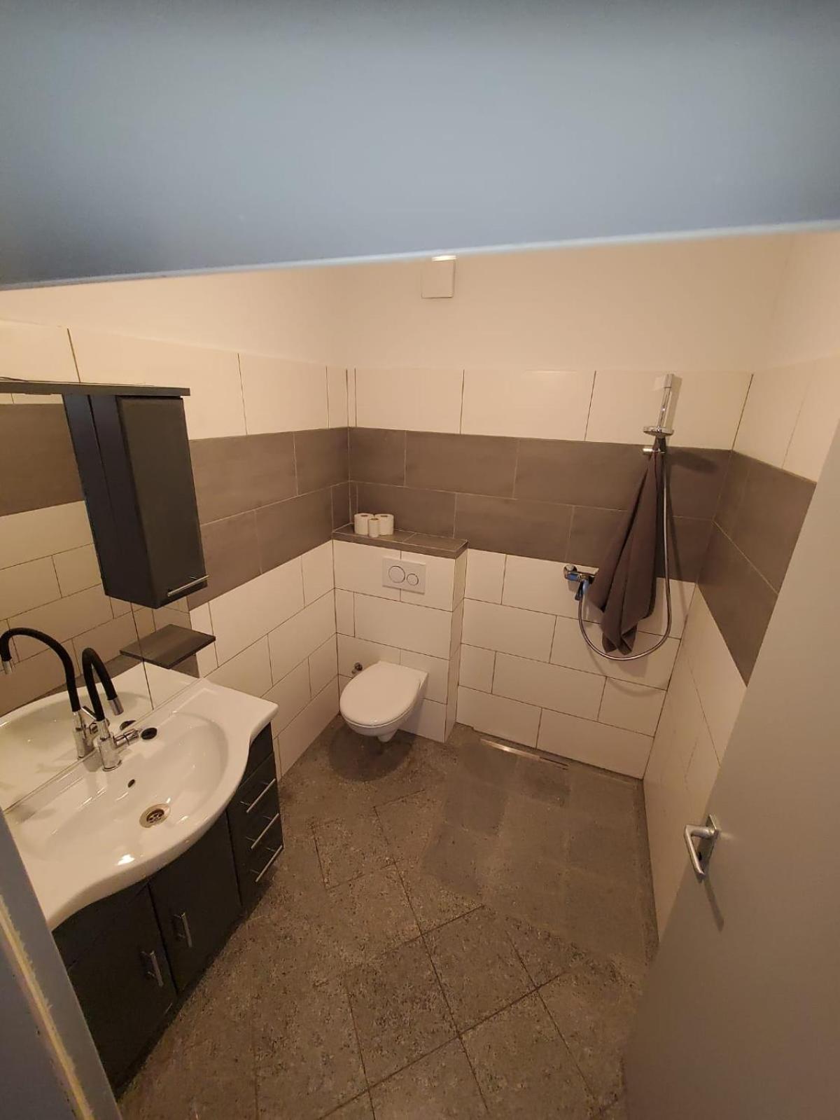 Grosse 3 Zi Wohnung Auf Der Pferde Farm ลาร์ ภายนอก รูปภาพ