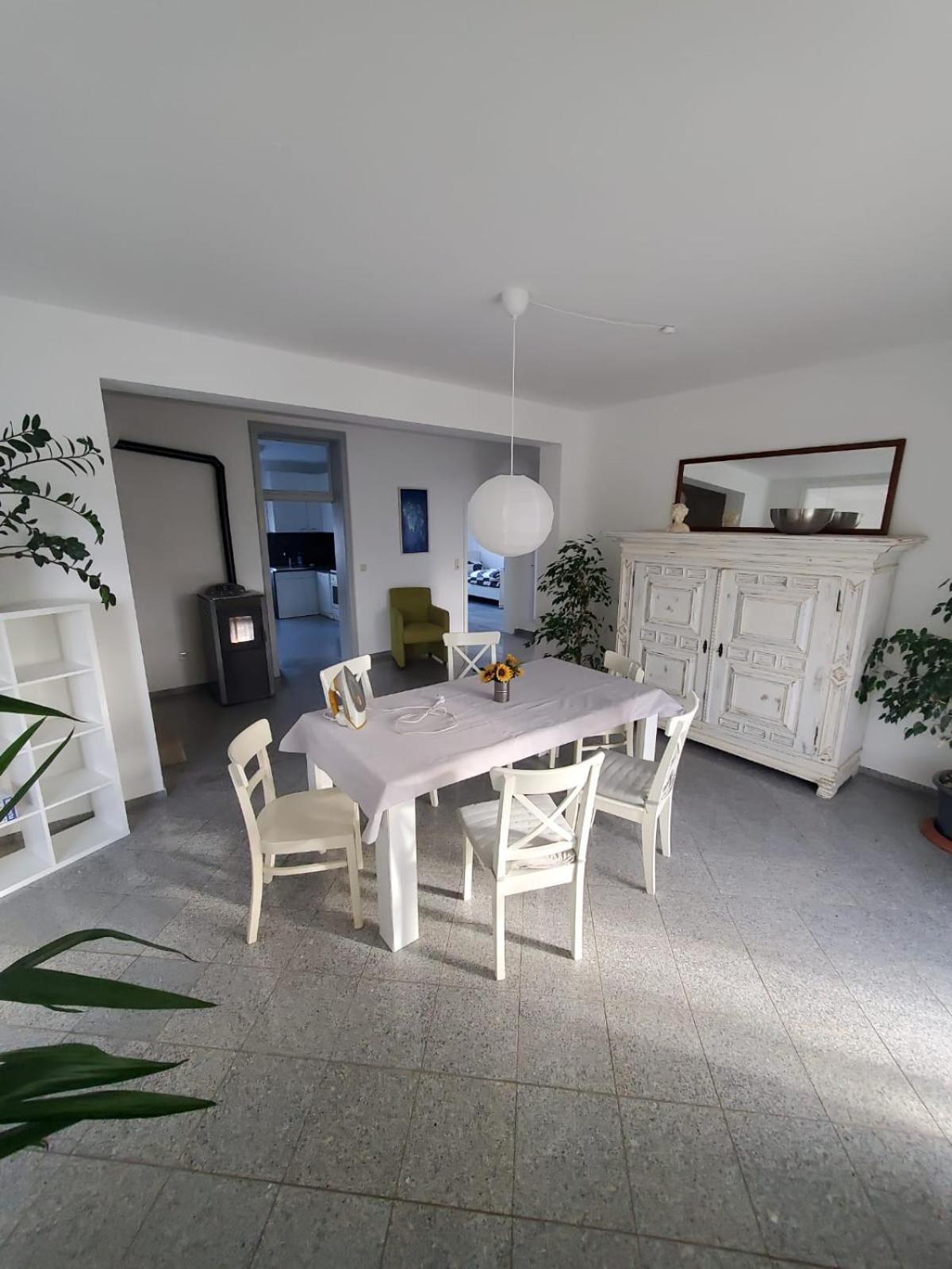 Grosse 3 Zi Wohnung Auf Der Pferde Farm ลาร์ ภายนอก รูปภาพ