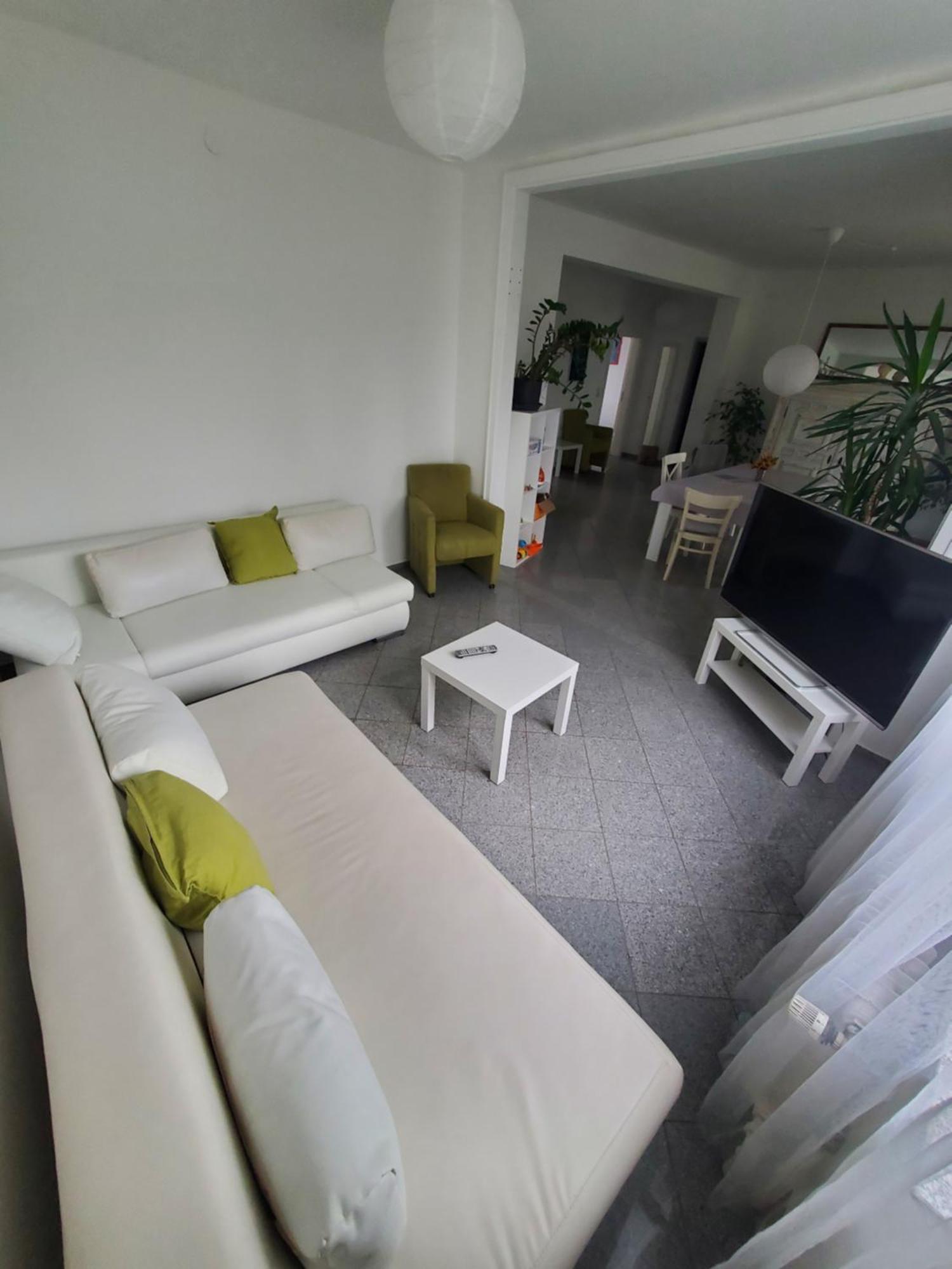 Grosse 3 Zi Wohnung Auf Der Pferde Farm ลาร์ ภายนอก รูปภาพ